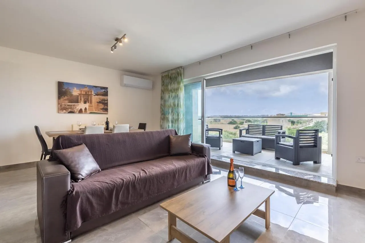 3 Bedroom Apartment - Walking Distance From Airport Gudja