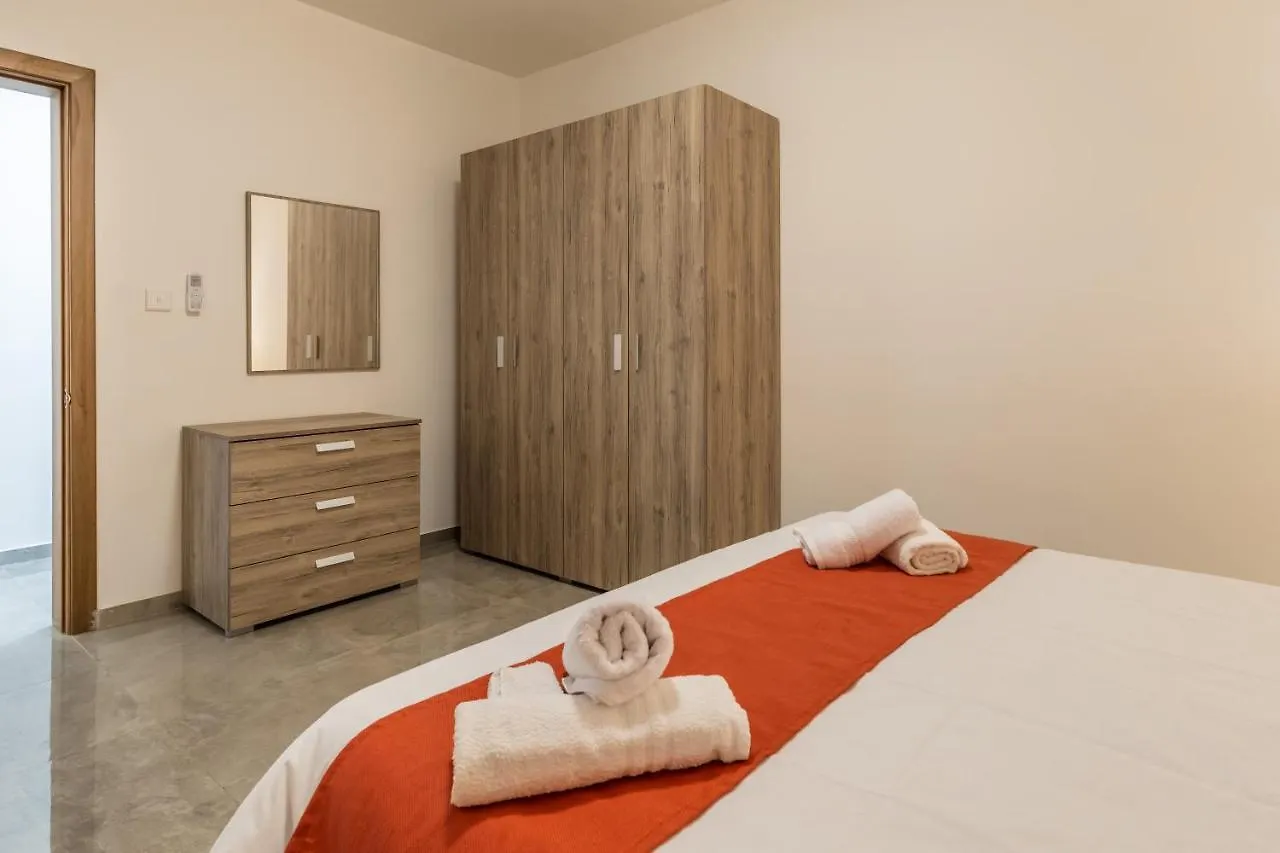 3 Bedroom Apartment - Walking Distance From Airport Gudja 0*,  Malta